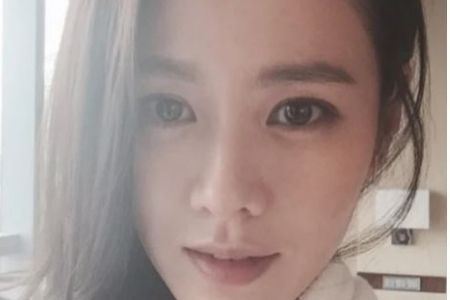 Son Ye Jin selfie img