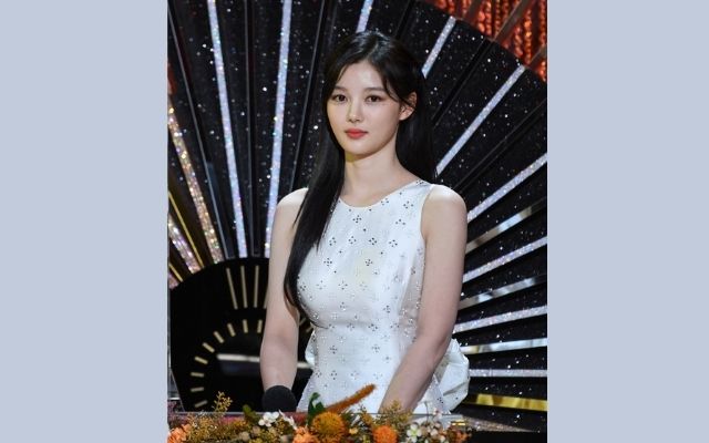 Kim Yoo jung white dress