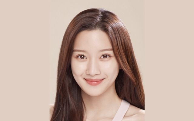 Is Moon Ga-young married?